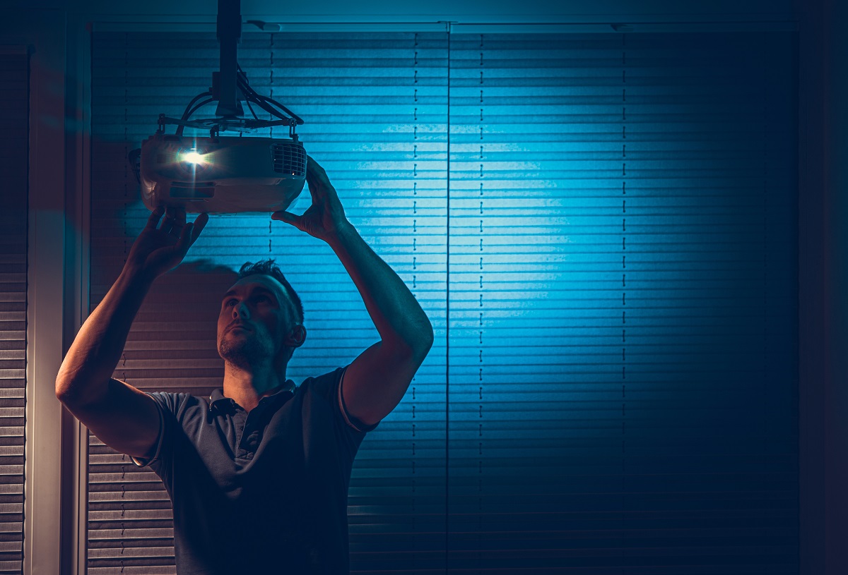 Czy serwis Optoma naprawi mój projektor?