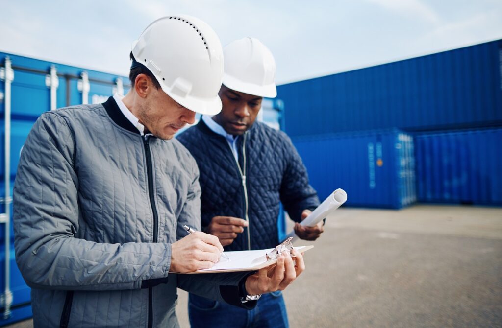 Spedycja materiałów sypkich: Efektywna logistyka dla surowców i produktów